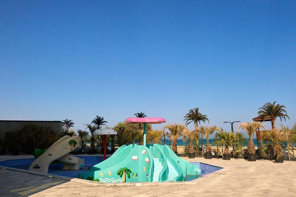 Deluxe Apartment Spa N Pools Beach Resort Năvodari Extérieur photo